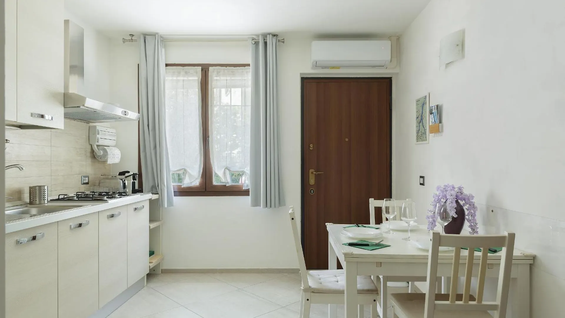 Il Glicine Apartment Montano Lucino 0*,